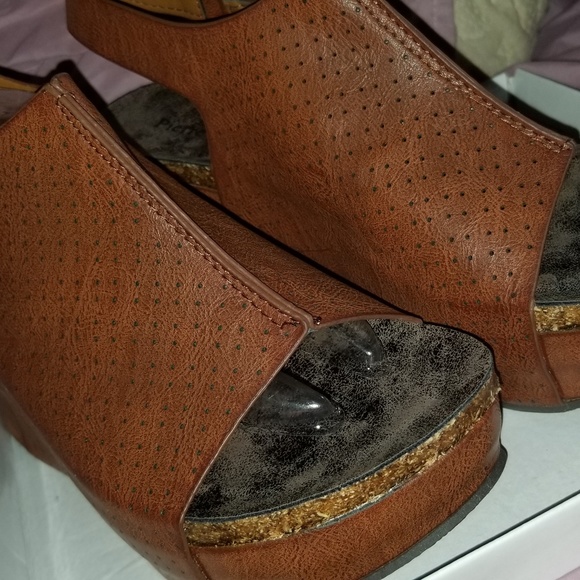 Platform Sandals - Picture 3 of 4